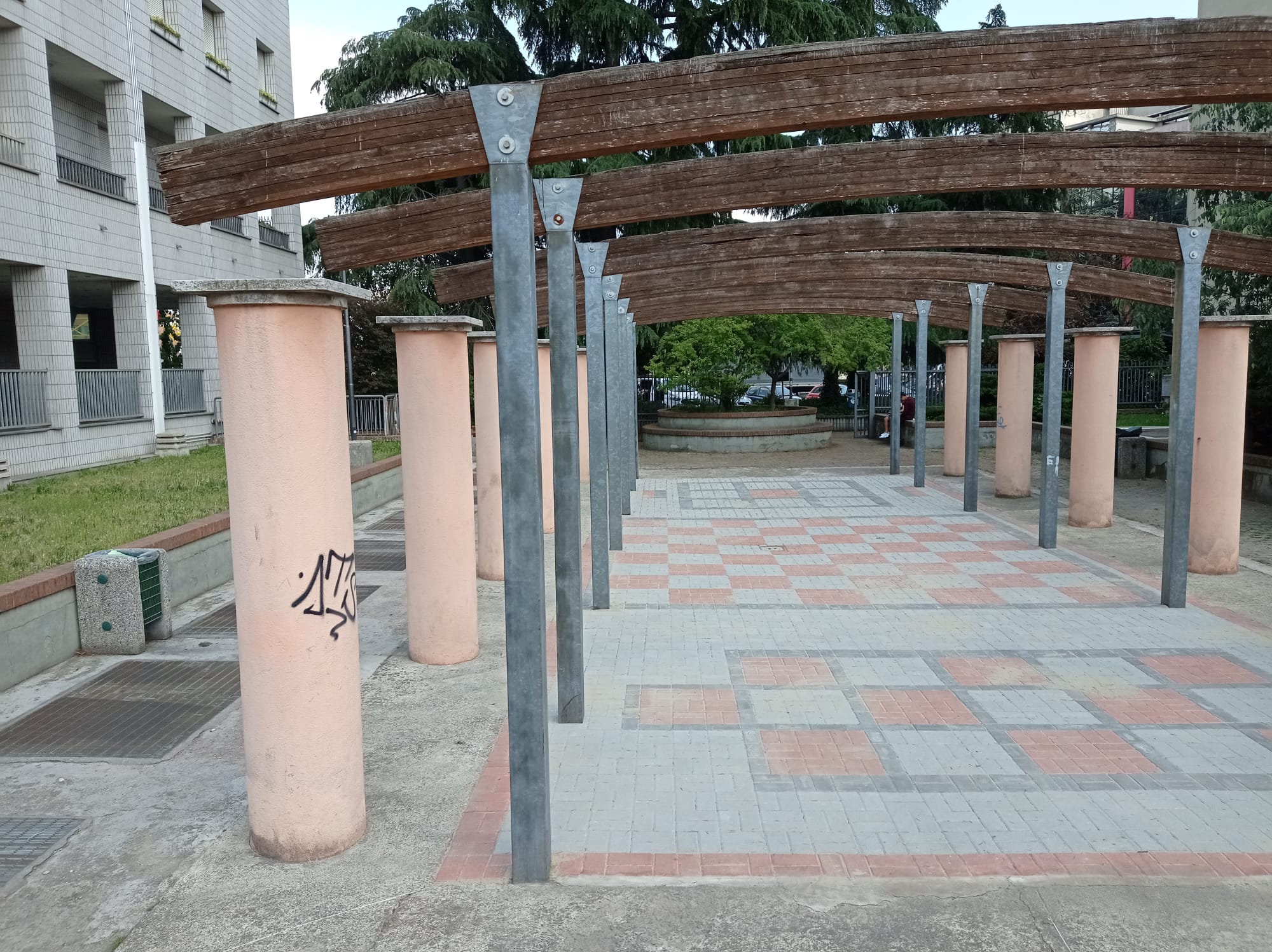 immagine di galleria 'Il Giardino delle colonne'