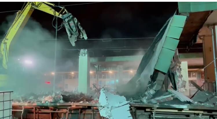 immagine di galleria 'Stazione a ponte e piazza I° Maggio'