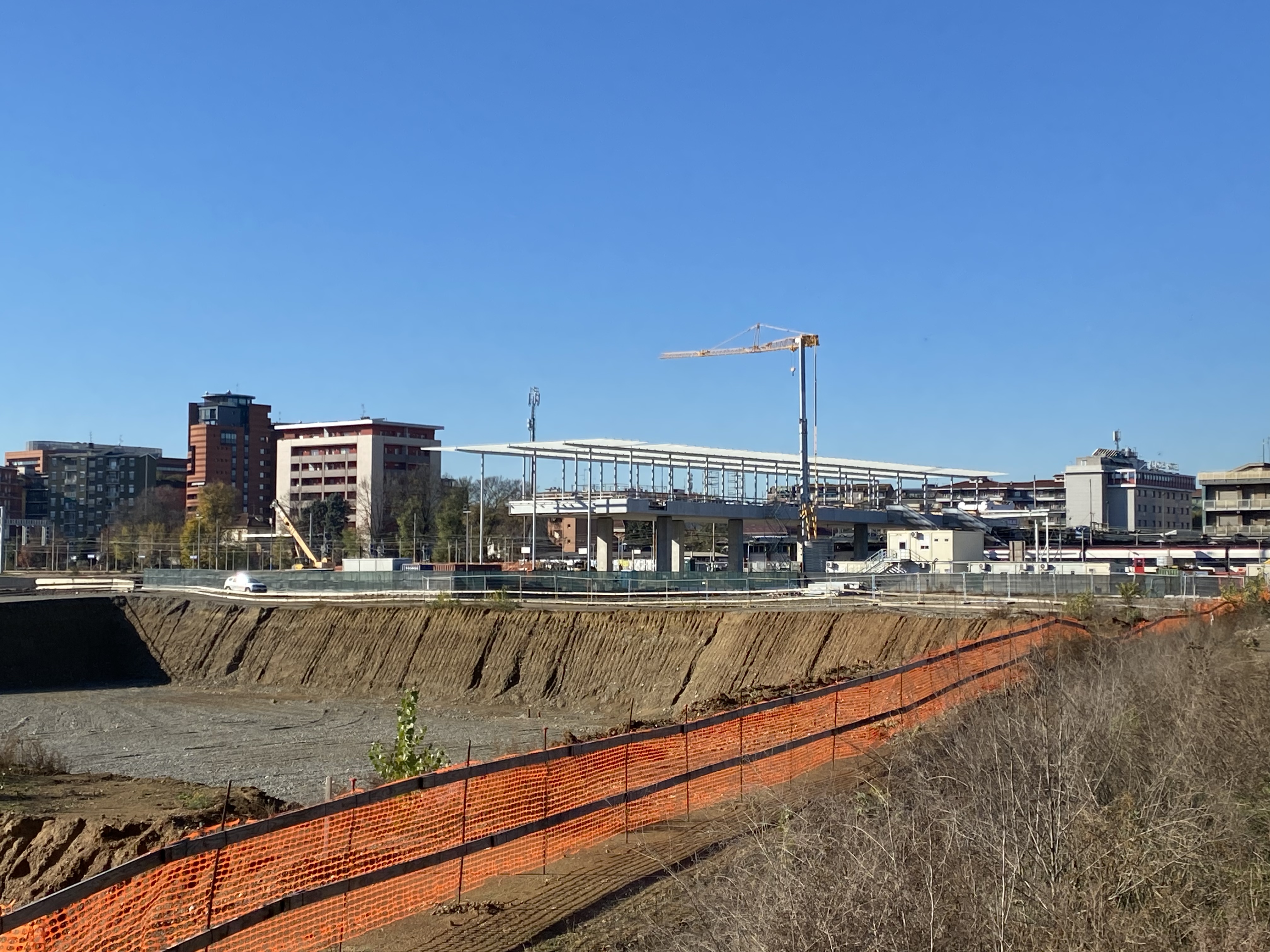 immagine di galleria 'Stazione a ponte e piazza I° Maggio'