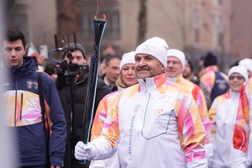 immagine di galleria 'La Fiamma Olimpica accende Sesto!'