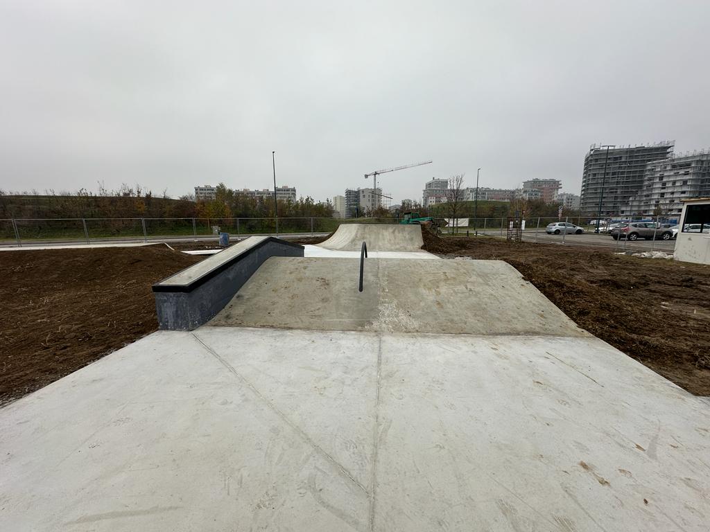 immagine di galleria 'Sixth plaza: le foto del cantiere dello skatepark nel Parco di Cascina Gatti'